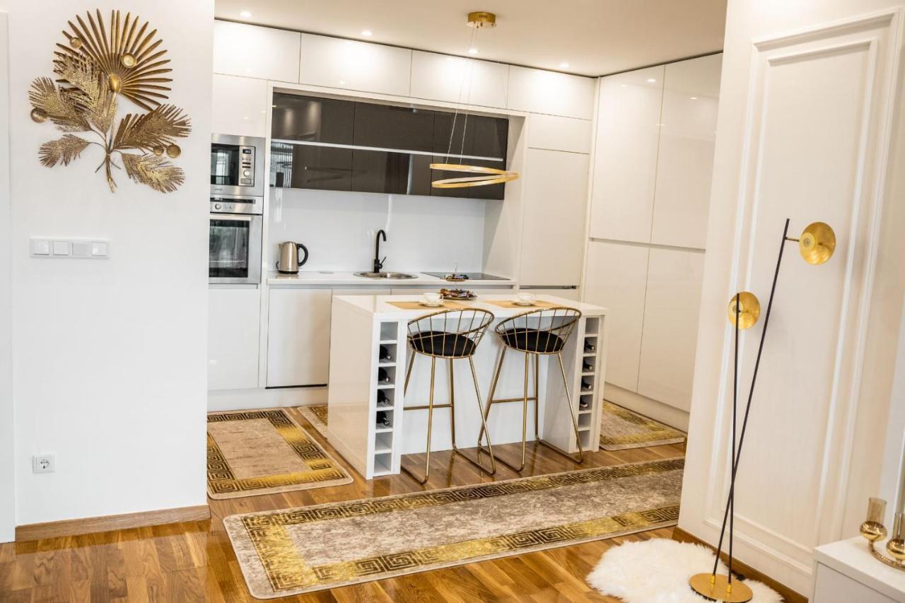Luxury Apartment Karic Free Parking ทูซลา ภายนอก รูปภาพ
