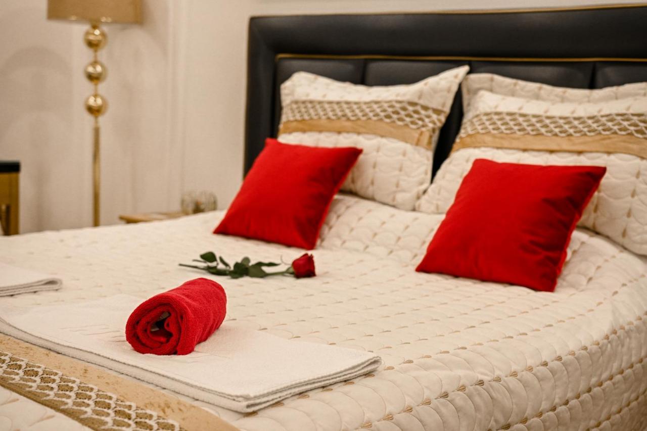 Luxury Apartment Karic Free Parking ทูซลา ภายนอก รูปภาพ