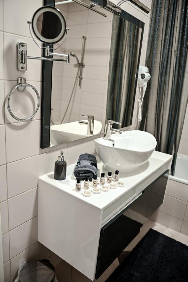 Luxury Apartment Karic Free Parking ทูซลา ภายนอก รูปภาพ