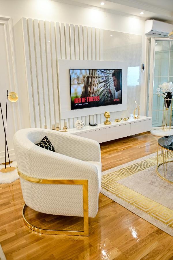 Luxury Apartment Karic Free Parking ทูซลา ภายนอก รูปภาพ