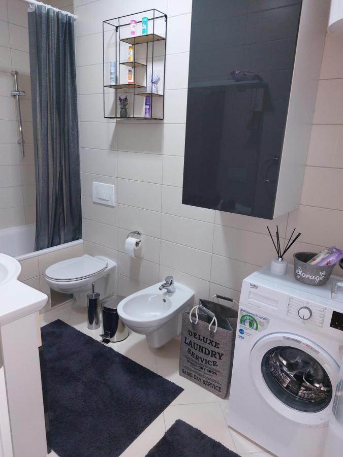 Luxury Apartment Karic Free Parking ทูซลา ภายนอก รูปภาพ
